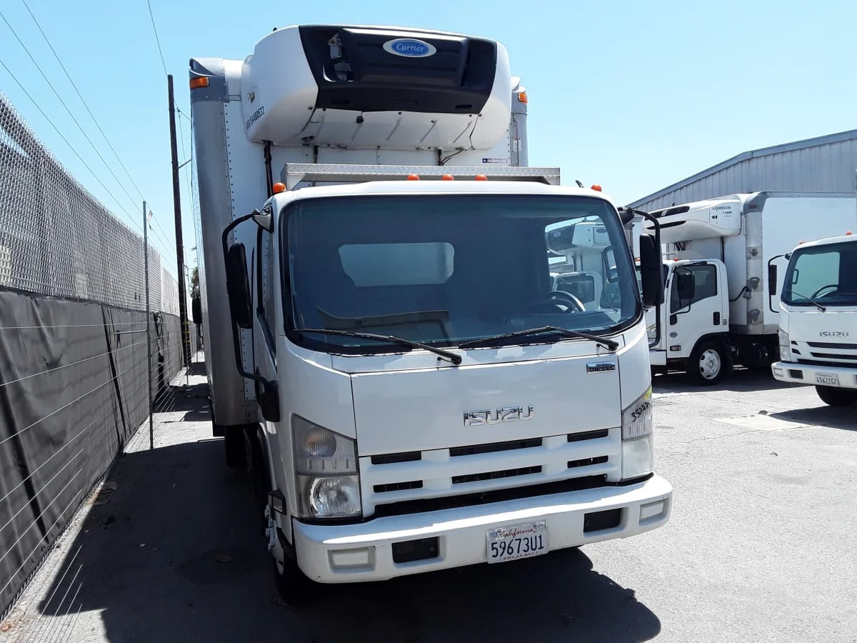 2015 Isuzu NRR - image 2