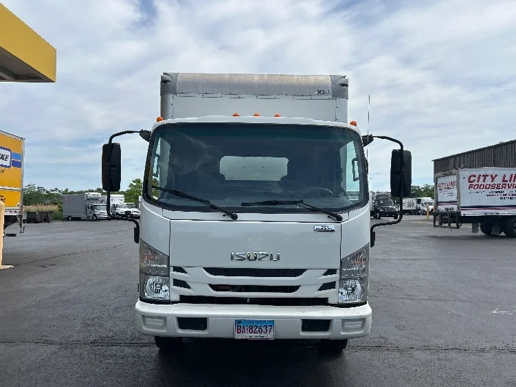 2022 Isuzu NRR in Montgomery, NY — photo 2