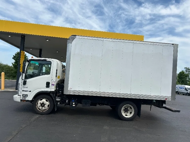 2022 Isuzu NRR in Montgomery, NY — photo 4