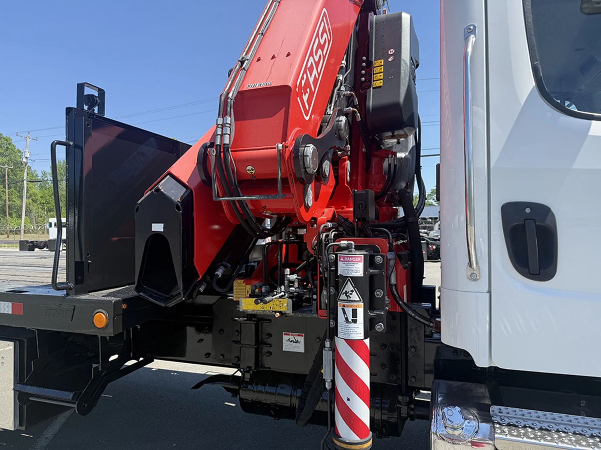 2018 Freightliner M2 106 - image 4