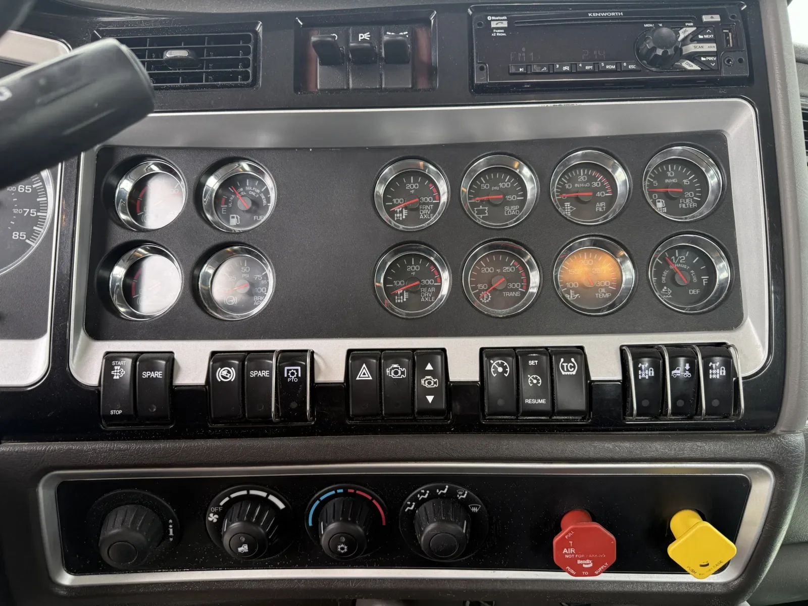 2020 Kenworth T800 - image 18