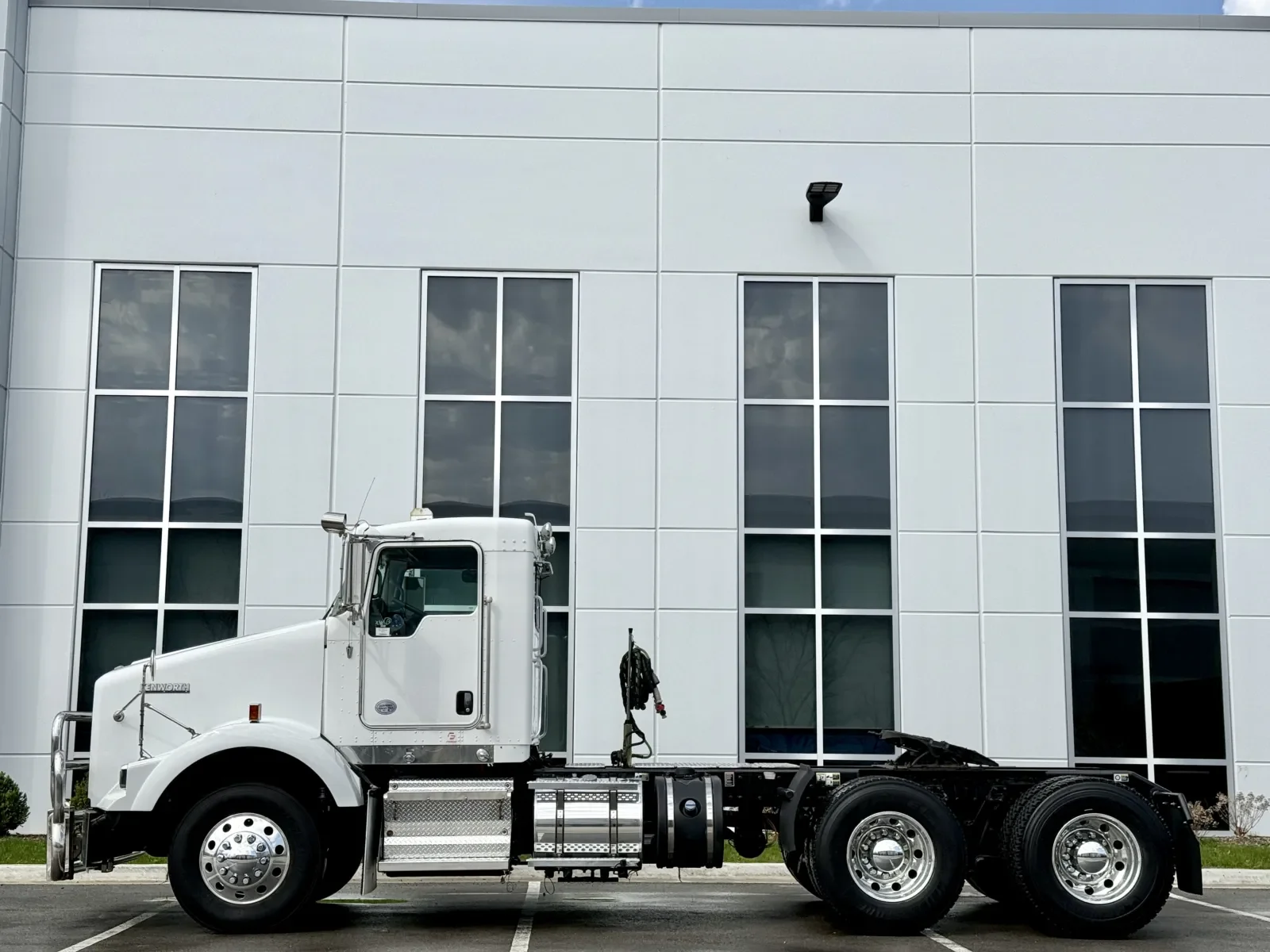 2020 Kenworth T800 - image 4