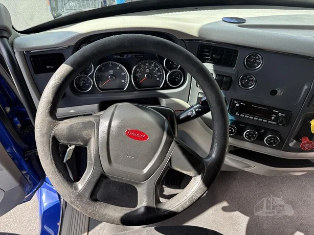 2022 Peterbilt 579 in Medford, OR — photo 14