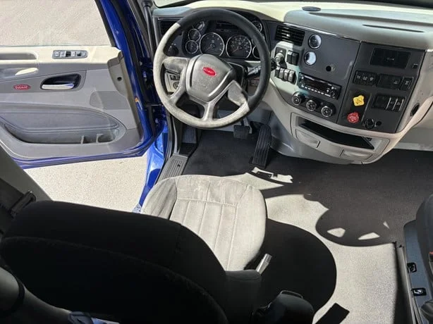 2022 Peterbilt 579 in Medford, OR — photo 31