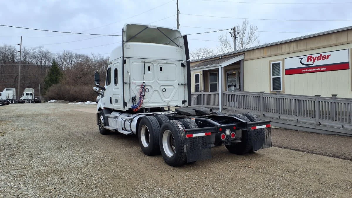 2020 Freightliner Cascadia - image 6
