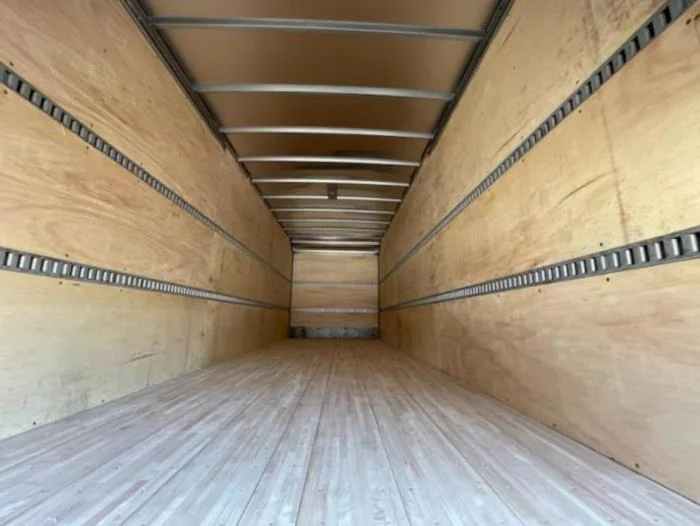 2026 Hino L6 - image 8