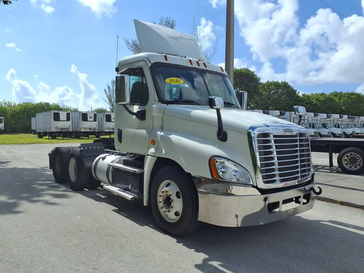 2016 Freightliner Cascadia in Davie, FL — photo 3