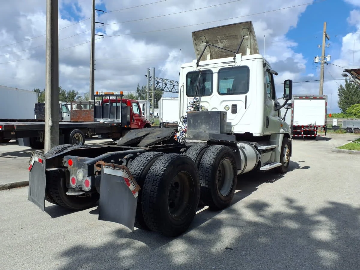 2016 Freightliner Cascadia in Davie, FL — photo 4