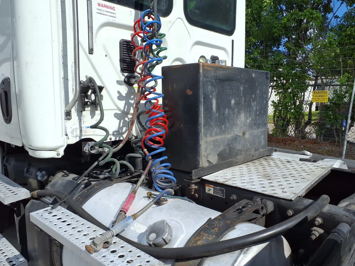 2016 Freightliner Cascadia in Davie, FL — photo 10