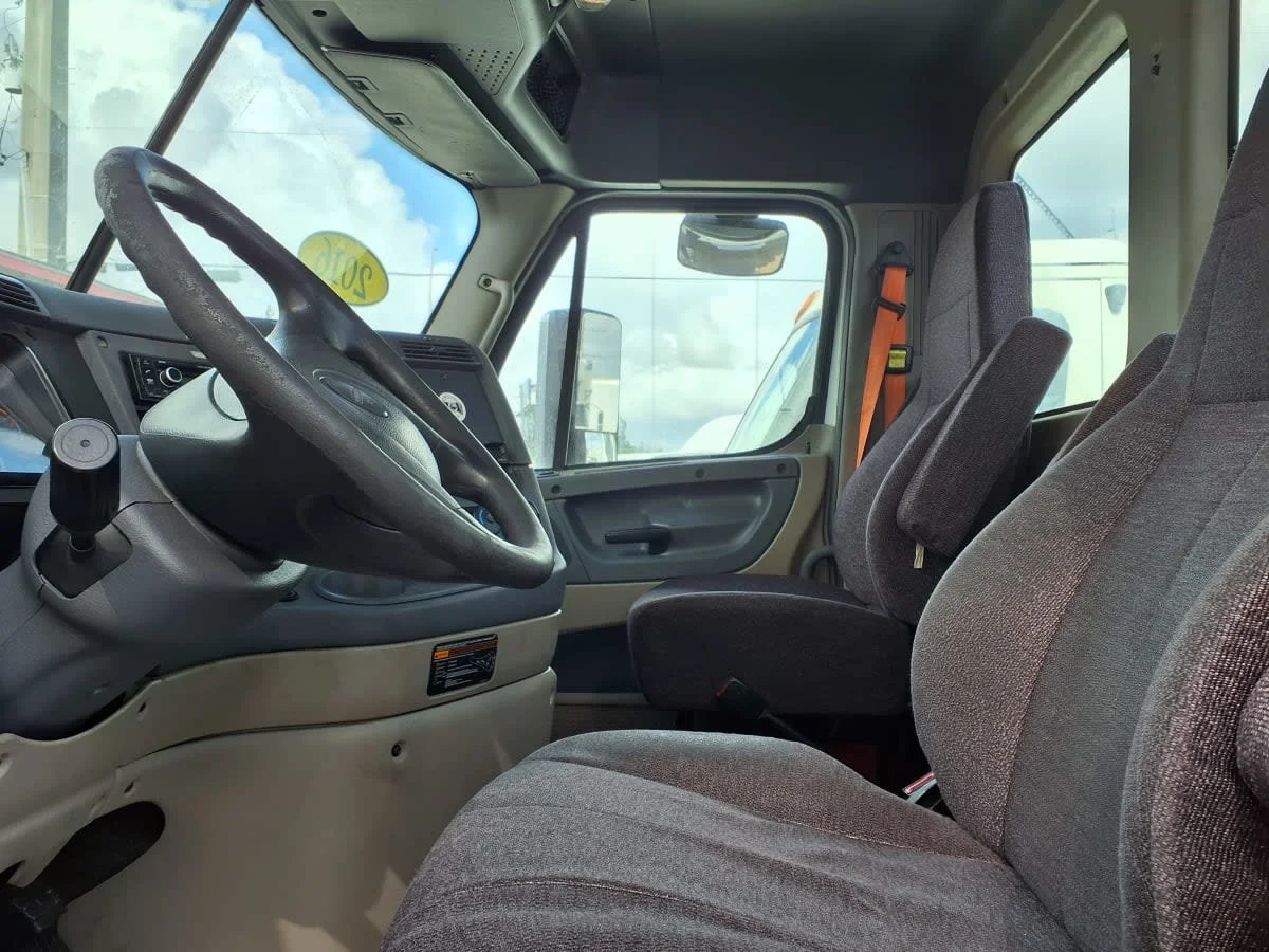 2016 Freightliner Cascadia in Davie, FL — photo 7