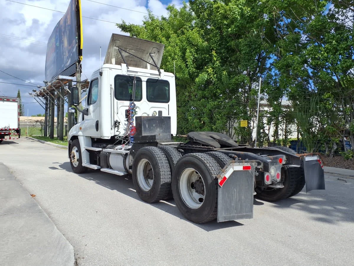 2016 Freightliner Cascadia in Davie, FL — photo 6