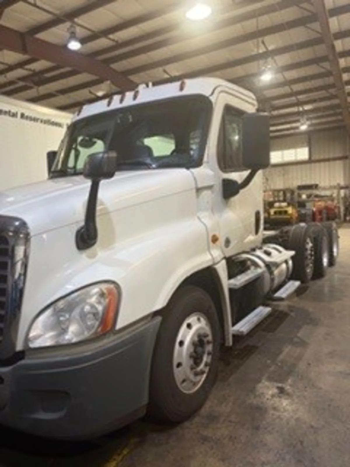 2017 Freightliner Cascadia in Kapolei, HI — photo 3