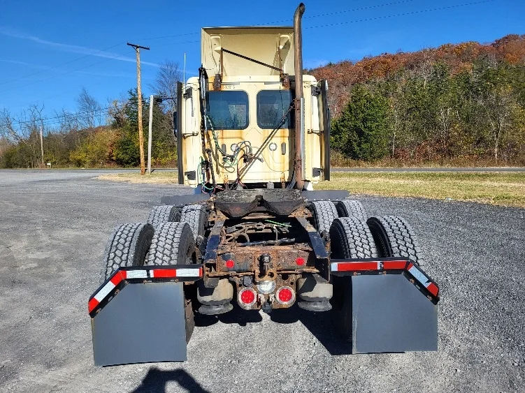 2019 Freightliner Cascadia - image 6