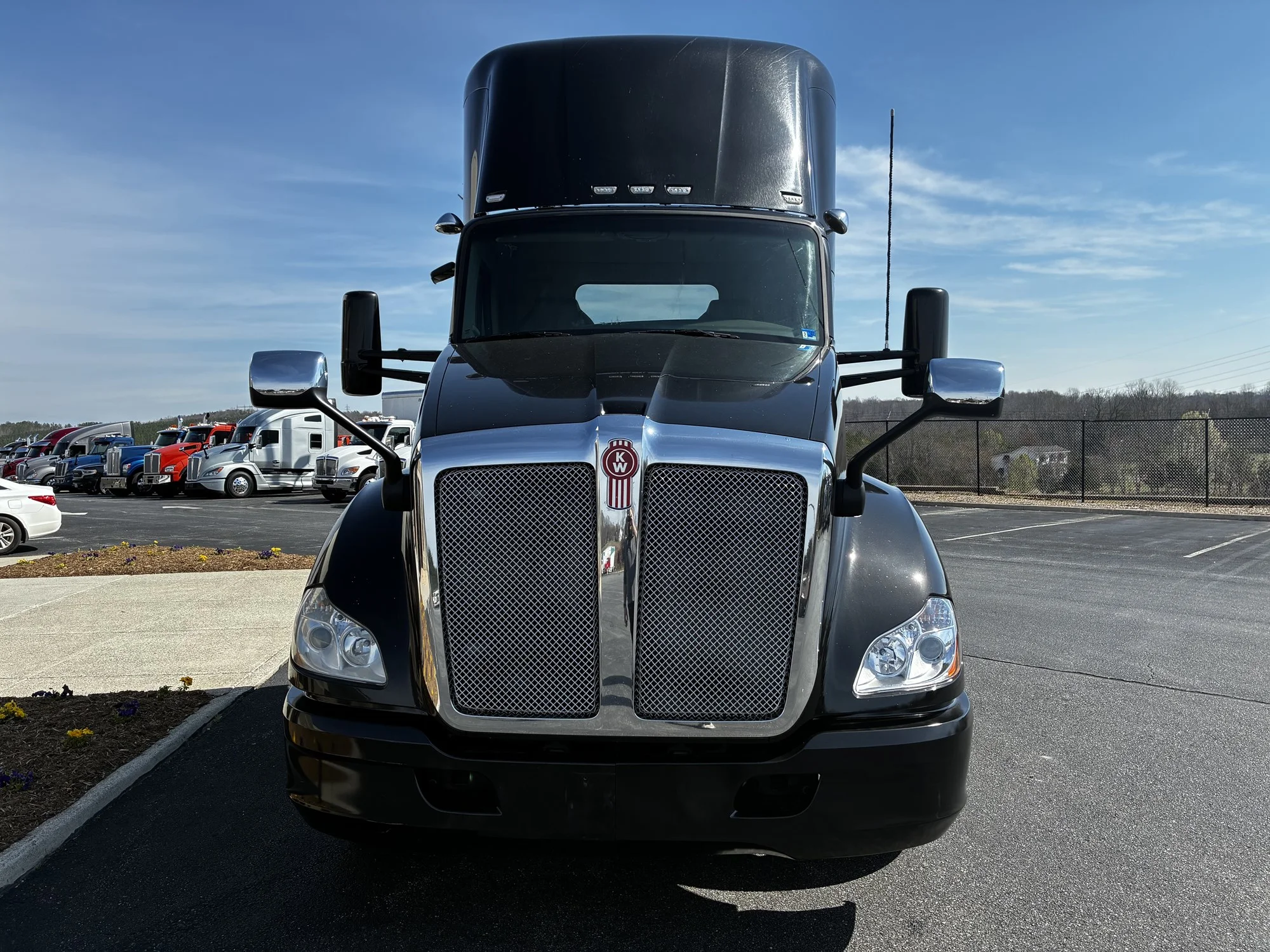 2017 Kenworth T680 - image 2