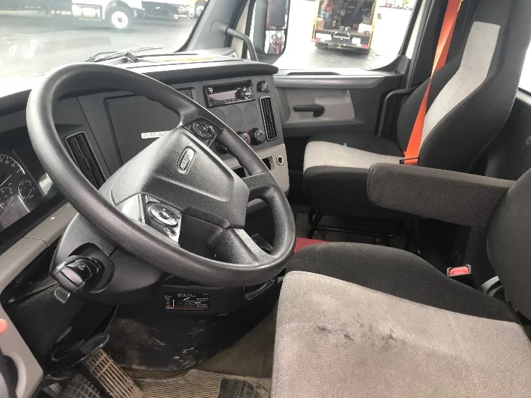 2020 Freightliner Cascadia - image 10