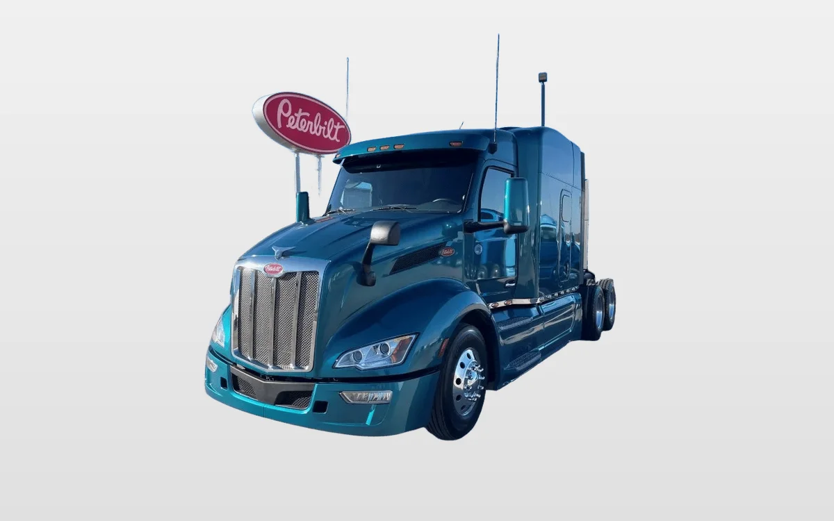 2022 PETERBILT 579 - image 1