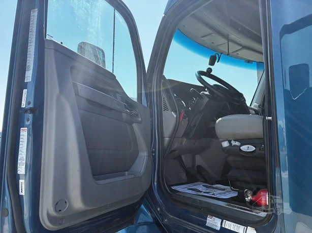 2018 Kenworth T680 - image 29