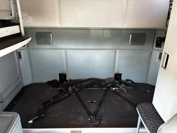 2018 Kenworth T680 - image 40