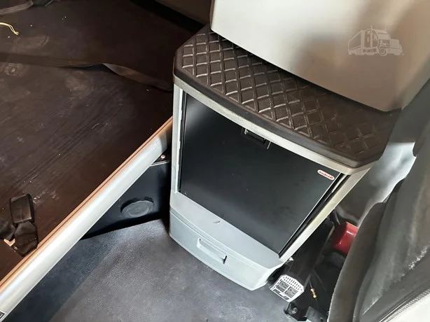 2018 Kenworth T680 - image 47