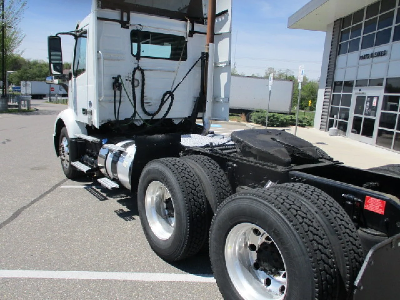 2020 Volvo VNR 640 in Hagerstown, MD — photo 8