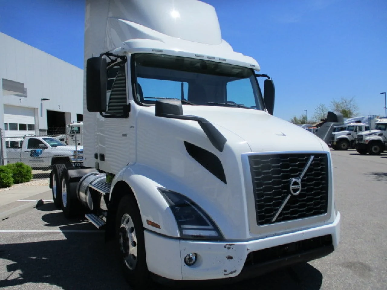 2020 Volvo VNR 640 in Hagerstown, MD — photo 3