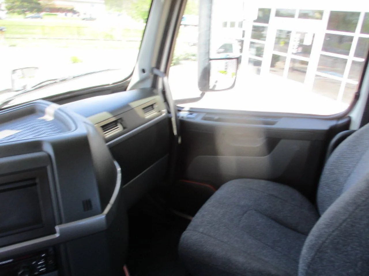 2020 Volvo VNR 640 in Hagerstown, MD — photo 15