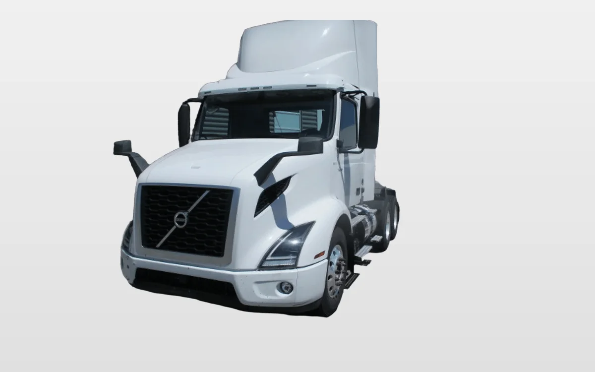 2020 Volvo - image 1