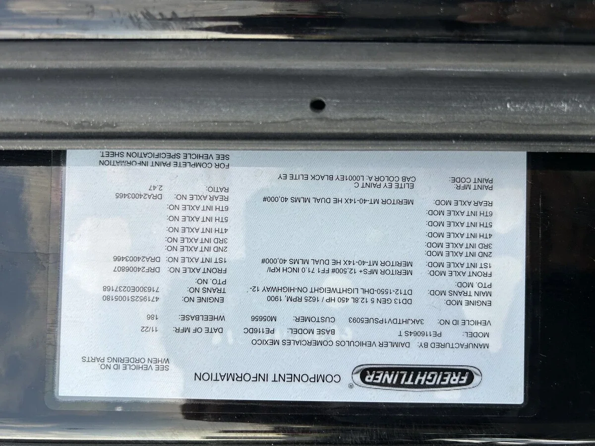 2023 Freightliner Cascadia — photo 9
