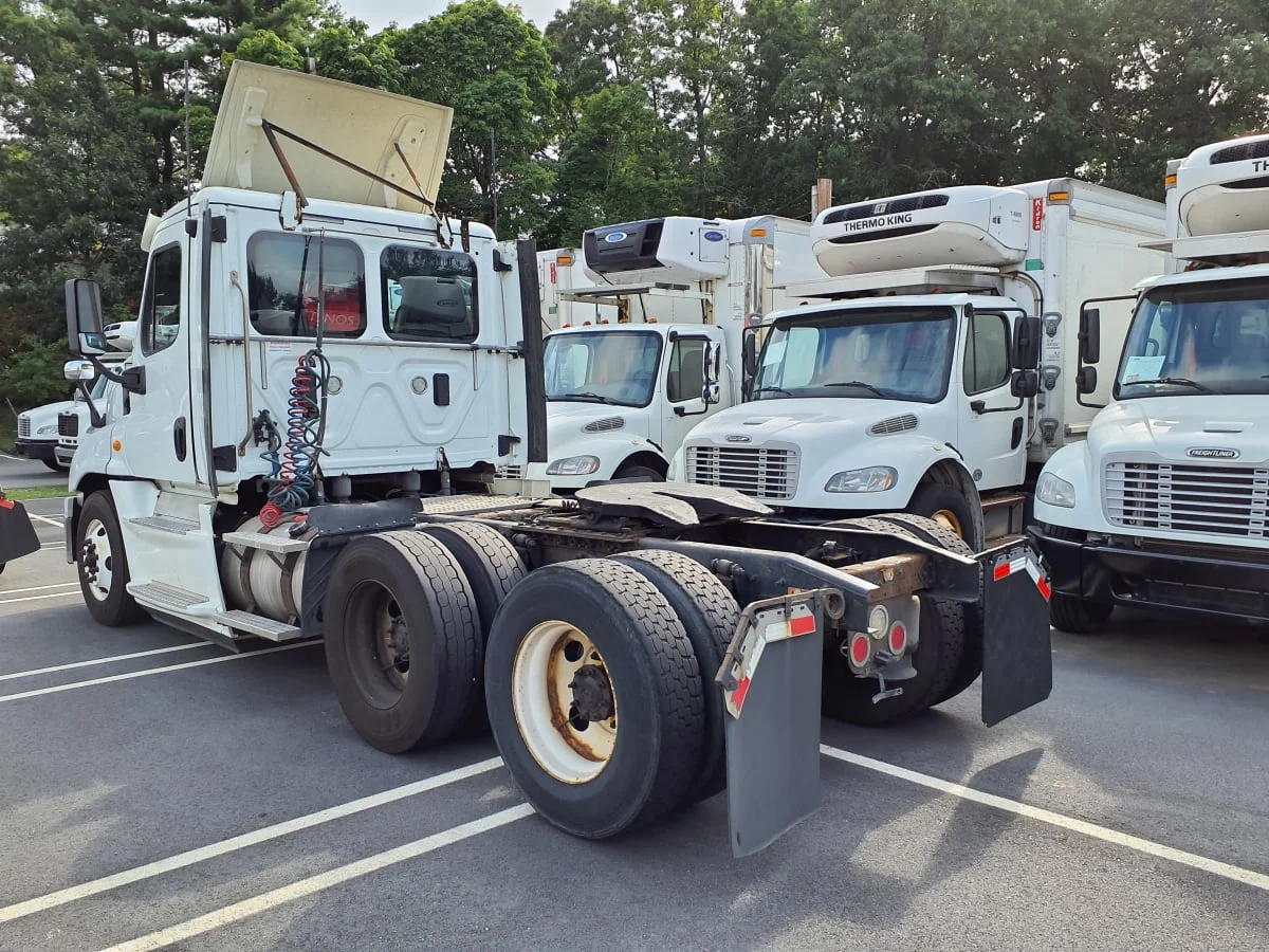 2017 Freightliner Cascadia - image 6