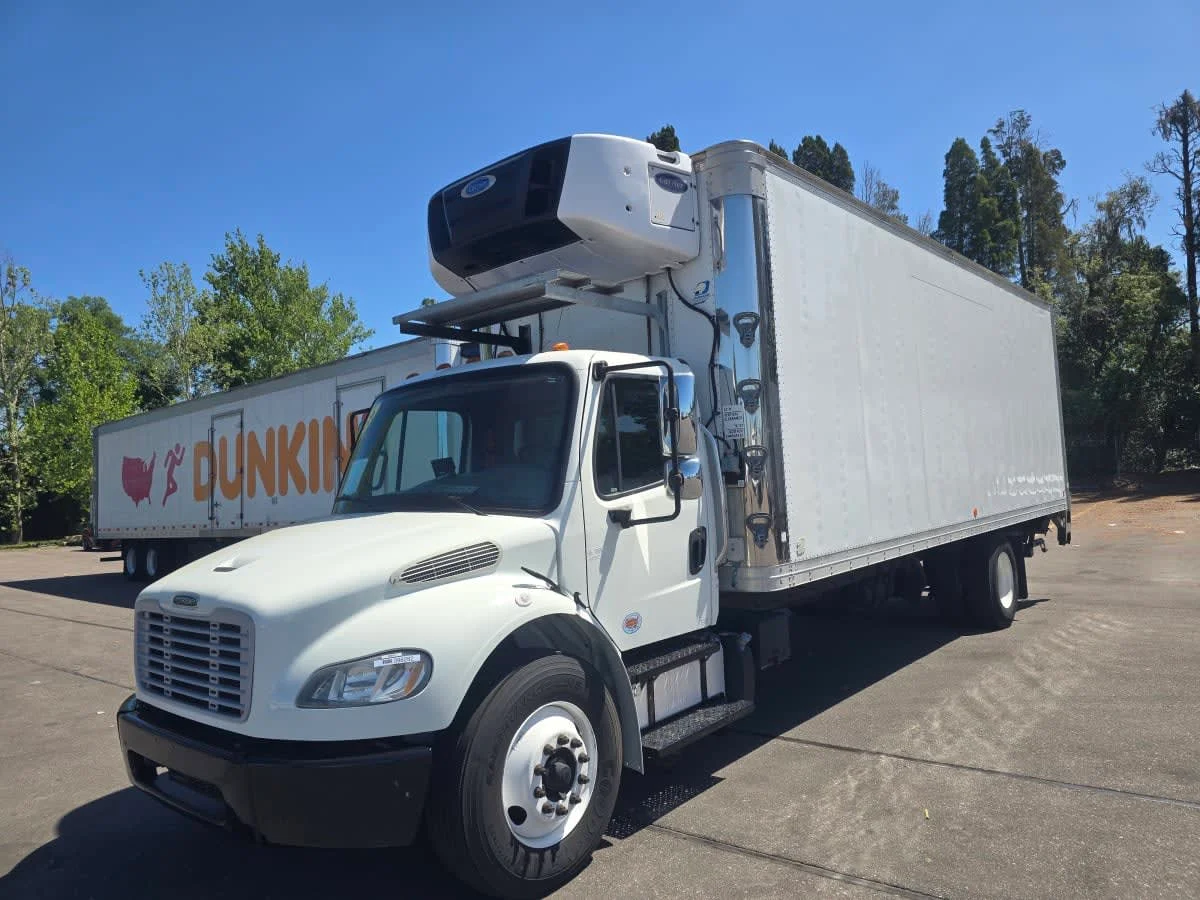 2016 Freightliner M2 106 in Tampa, FL — photo 3