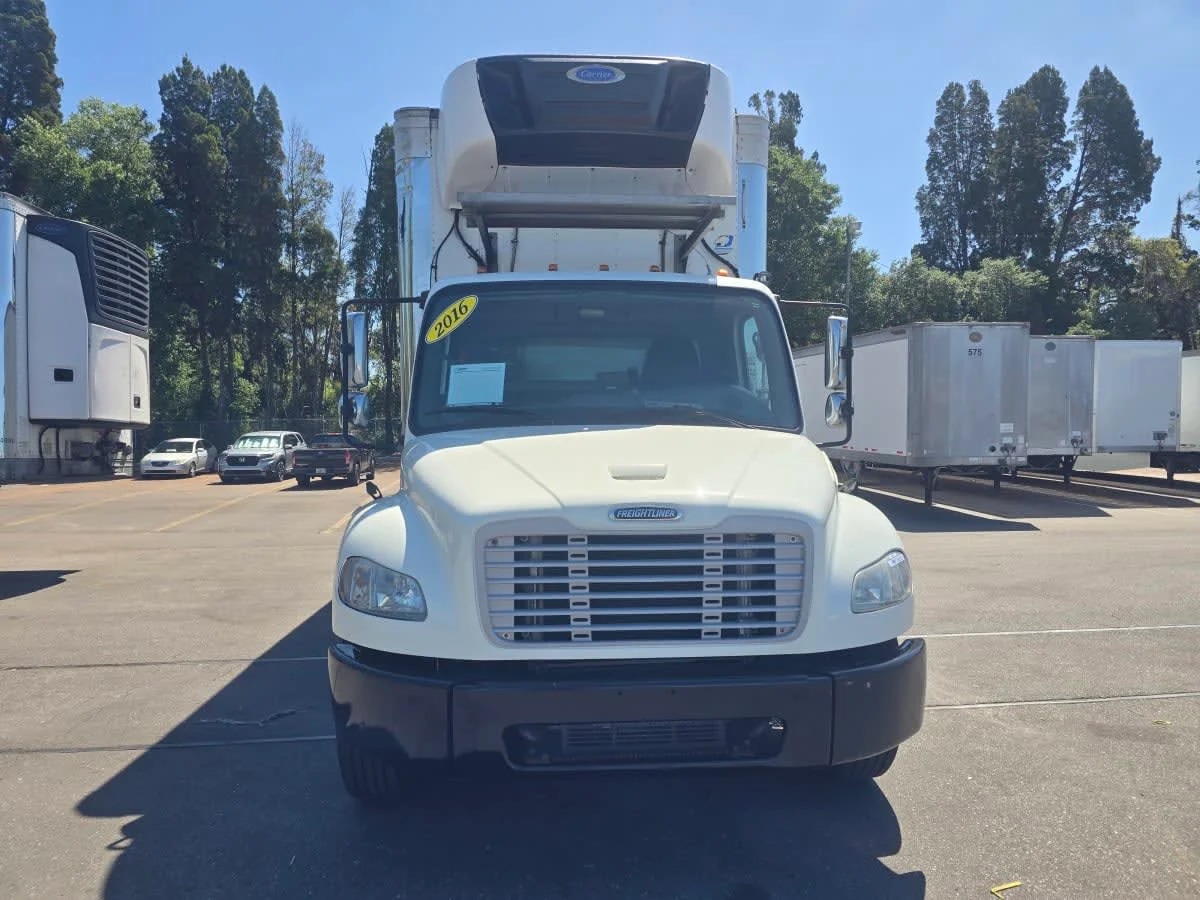2016 Freightliner M2 106 in Tampa, FL — photo 2