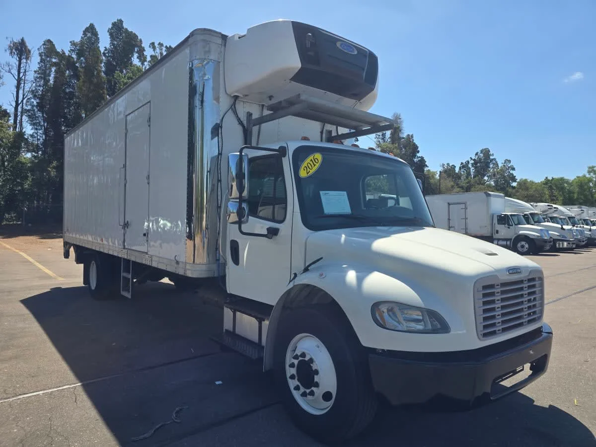 2016 Freightliner M2 106 in Tampa, FL