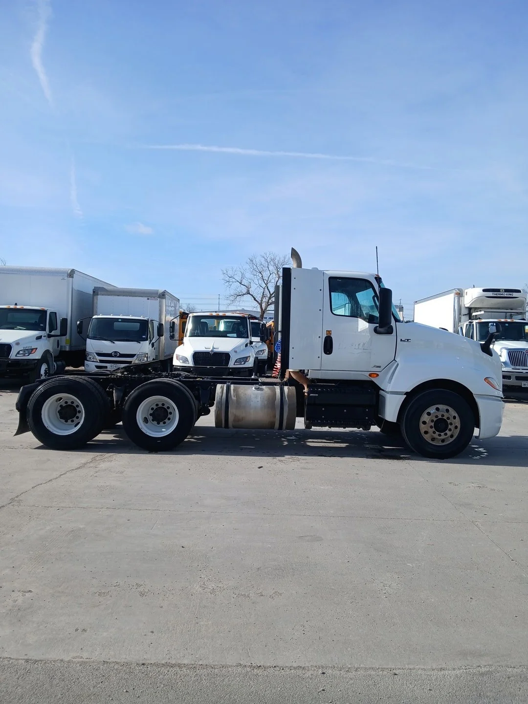 2019 International LT - image 7