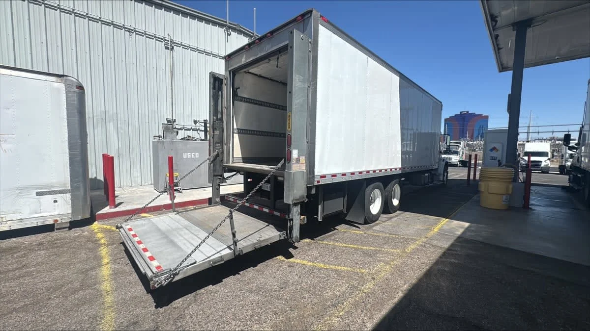 2016 Freightliner M2 106 in North Las Vegas, NV — photo 4
