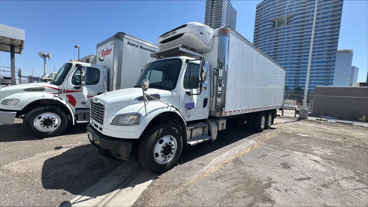 2016 Freightliner M2 106 in North Las Vegas, NV — photo 3