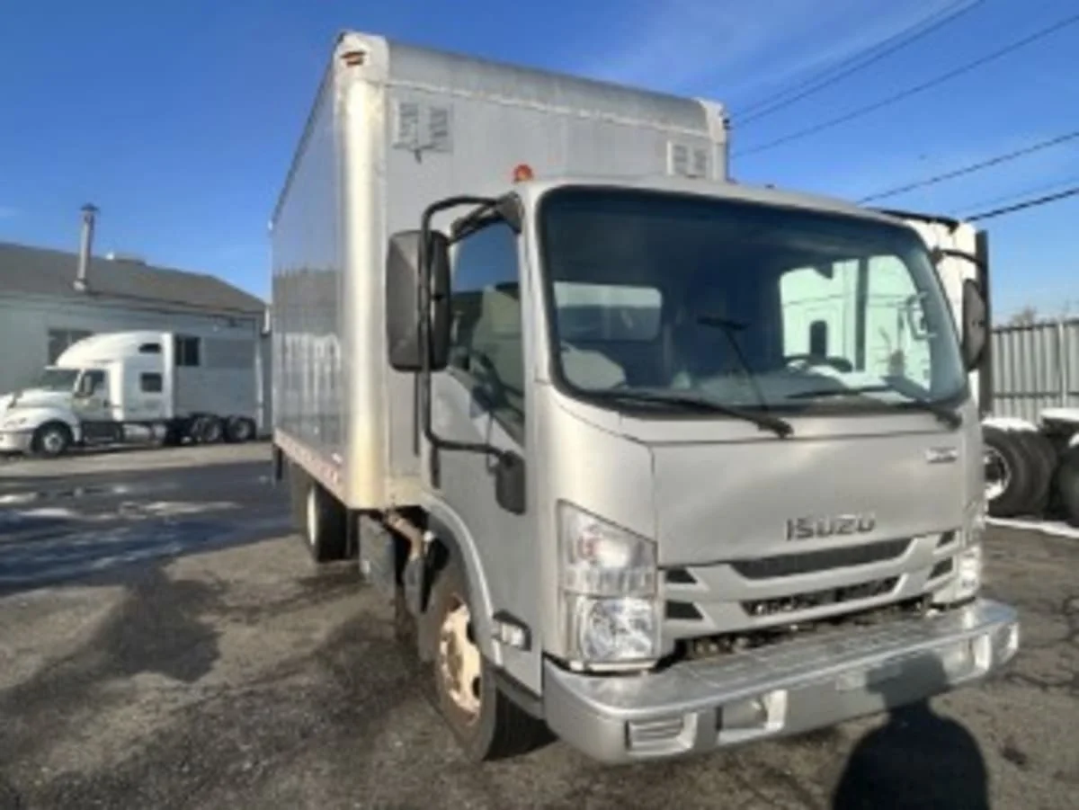 2018 Isuzu NPR - image 3