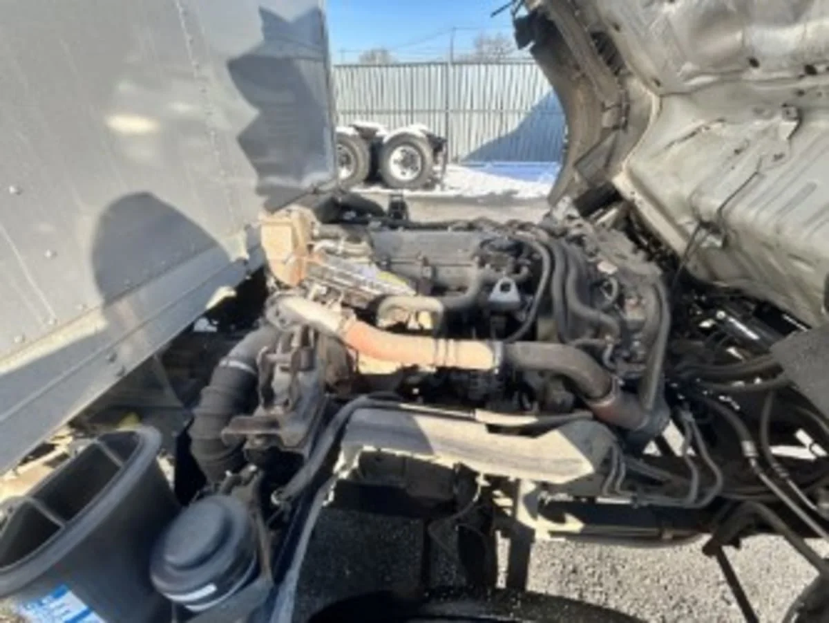 2018 Isuzu NPR - image 9