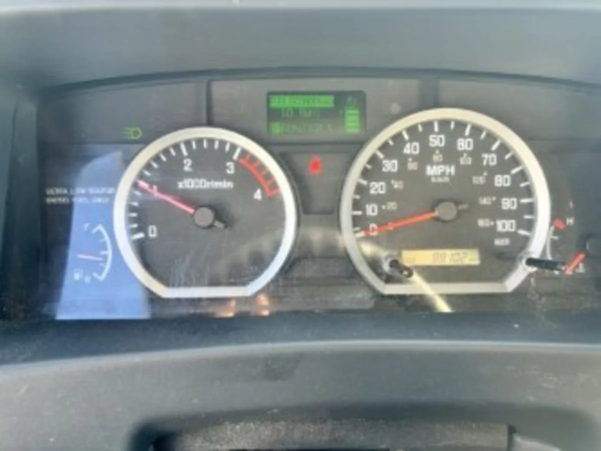 2018 Isuzu NPR - image 14