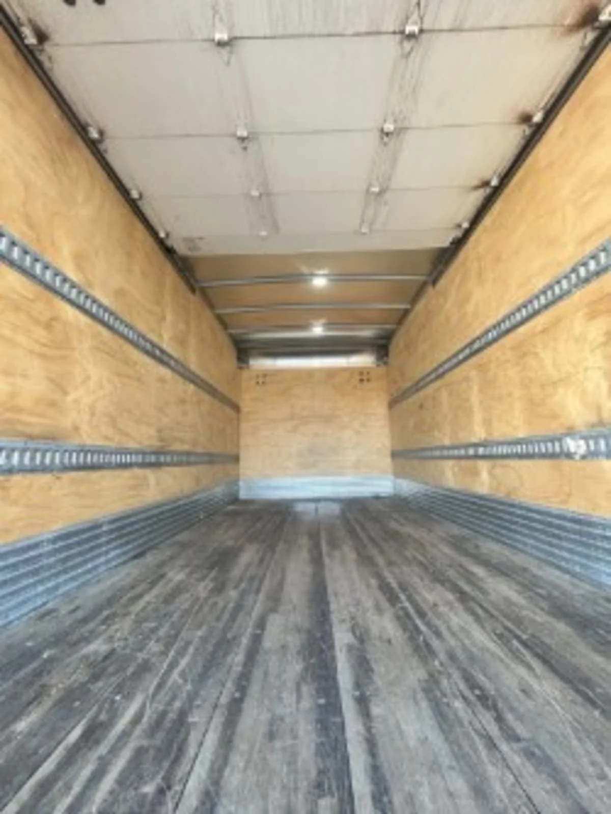 2018 Isuzu NPR - image 8