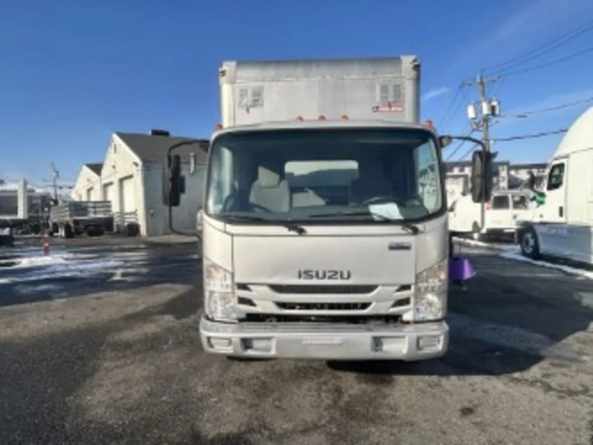 2018 Isuzu NPR - image 2