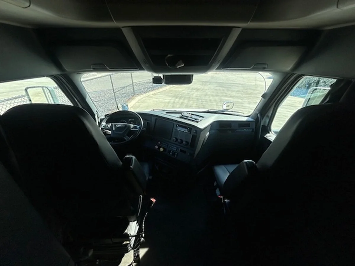 2025 Freightliner Cascadia - image 21