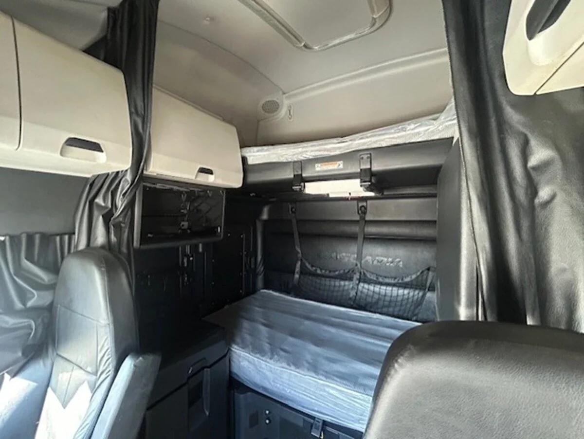 2025 Freightliner Cascadia - image 15