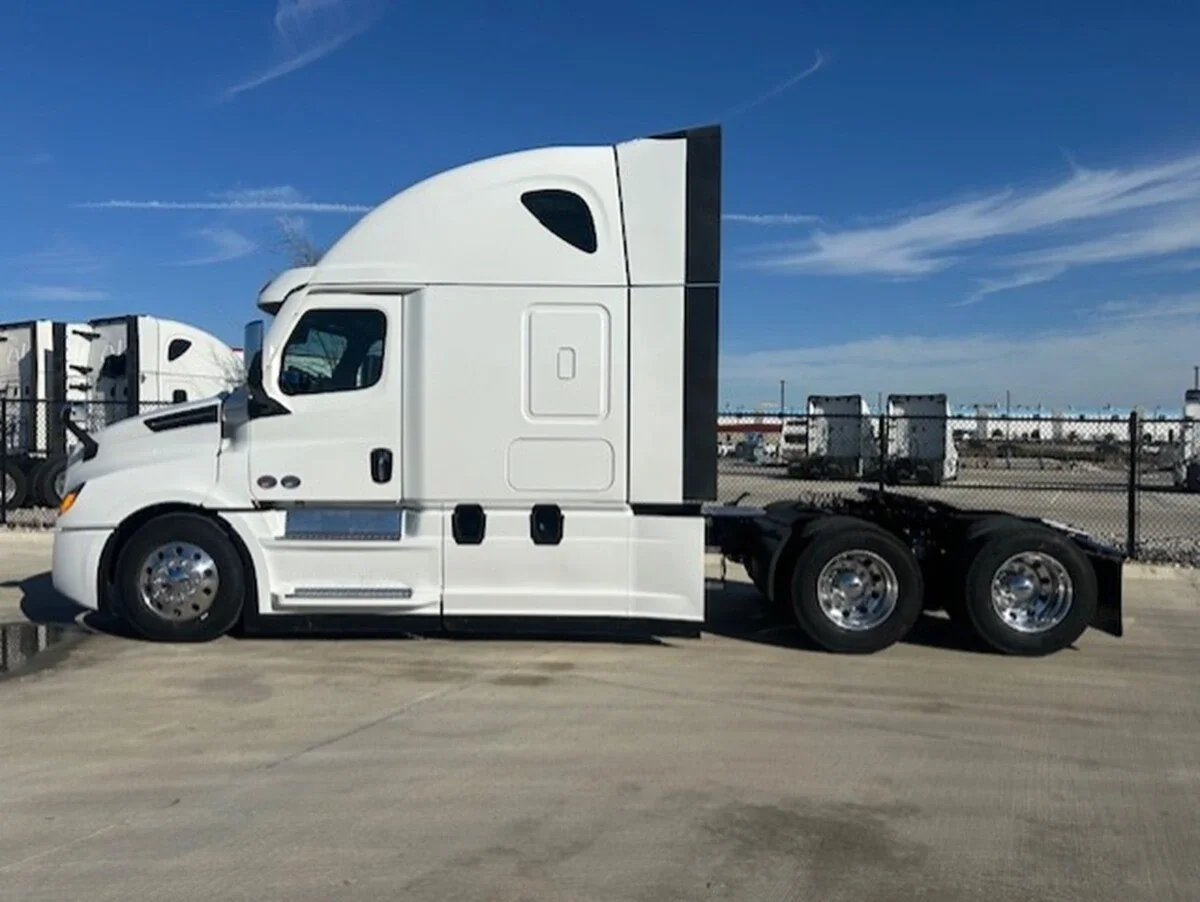 2025 Freightliner Cascadia - image 2
