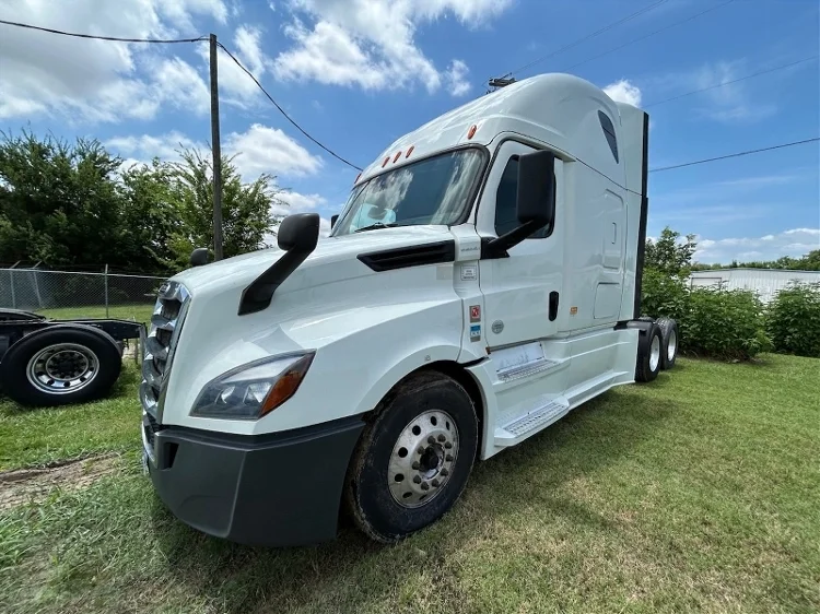 2019 Freightliner Cascadia - image 1