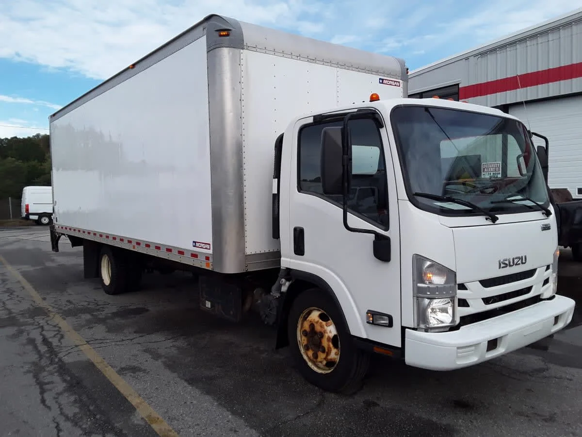 2018 Isuzu NQR - image 3