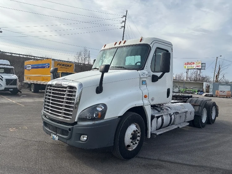 2020 Freightliner Cascadia in Valparaiso, IN — photo 3