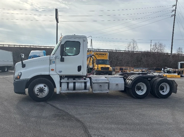 2020 Freightliner Cascadia in Valparaiso, IN — photo 4