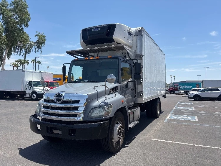 2020 Hino 268 in Phoenix, AZ — photo 3