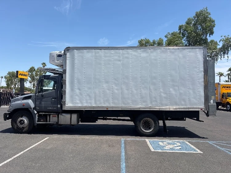 2020 Hino 268 in Phoenix, AZ — photo 4