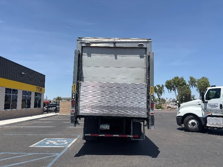 2020 Hino 268 in Phoenix, AZ — photo 7